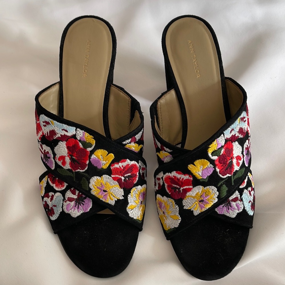 Embroidered Ann Taylor block heel slip on heels size 9 1/2.